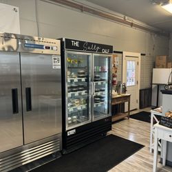 Delectable Catering & Desserts