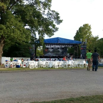 Concerts In the Garden - Concert in the Gardens tonight.  Temperatures in the 90s, but a nice breeze is making for a pleasant evening. - Festivals Near Me - Fort Worth, Texas