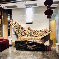 稻香訓練酒樓 - Huge Carving at the foyer