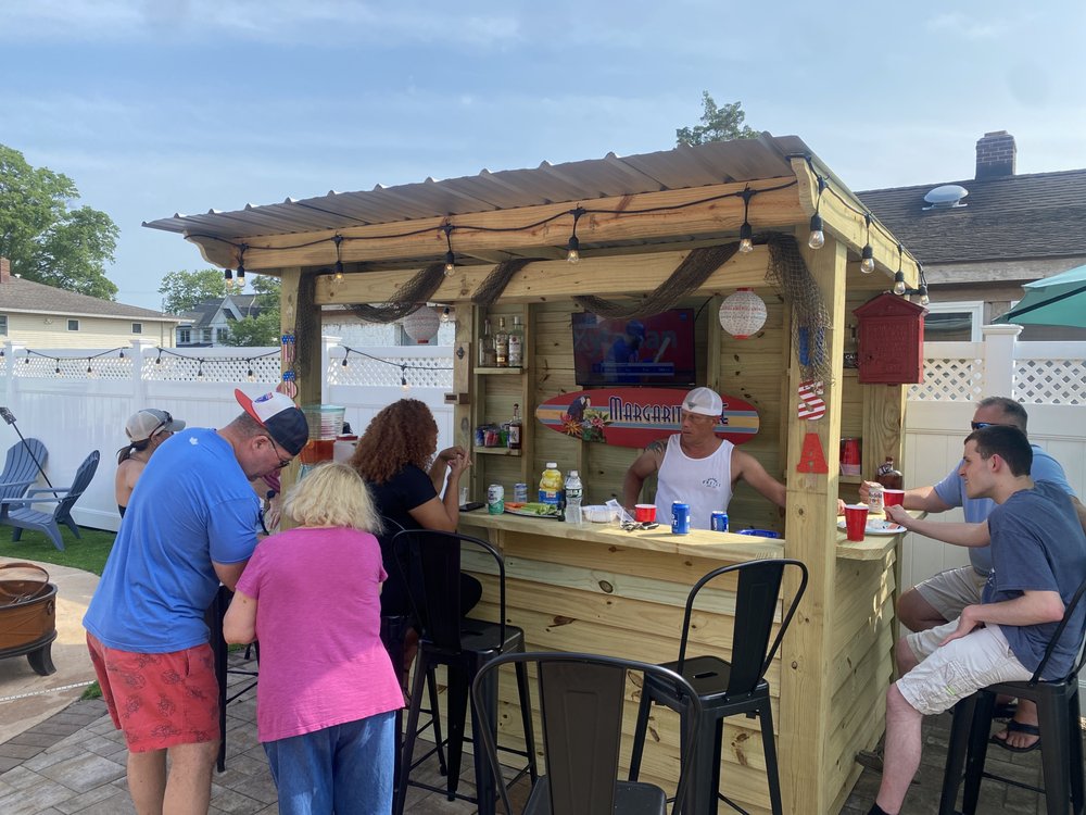 Curko’s Backyard Tiki Bar Logo