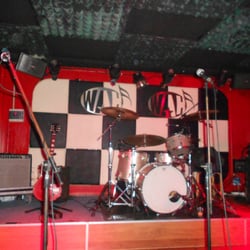 Wah Wah Club - Todo preparado para The Goodfathers en enero de 2013.