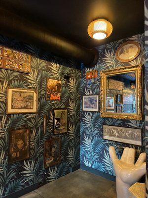 Somerset Bar by null