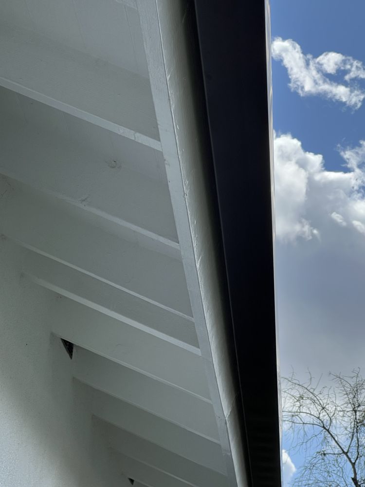 Slide of Geo' Metal And Gutters