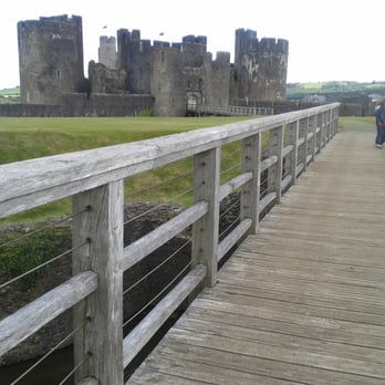 Caerphilly Castle - Landmarks & Historical Buildings Near Me - Caerphilly, CAY