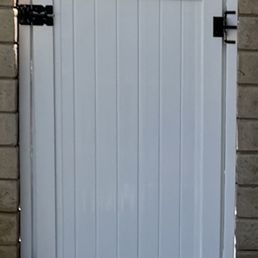 Side gate