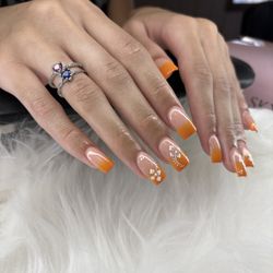 Hollywood Nails Salon