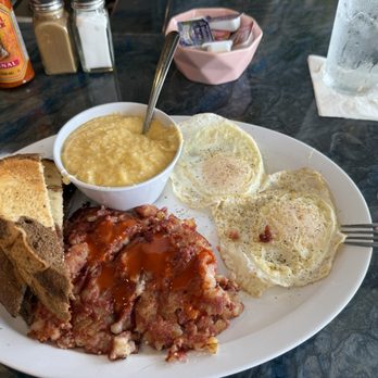 Milton’s Bay Cafe - Corned Beef Hash, 2 medium eggs, rye toast and cheddar grits. - Breakfast & Brunch Near Me - Virginia Beach, Virginia