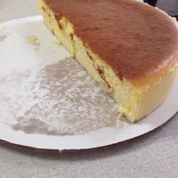 Tony's Place - I went today and got a cheesecake (NY-style). This thing is amazing!! Eat you heart out second-tier bakeries in Dorado and PR.