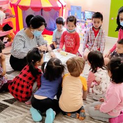 Little Star Montessori Bilingual Preschool - Learning at circle time