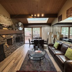 Junipine Resort - Living room