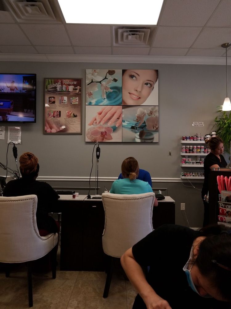 LUXE NAIL SPA Updated August 2024 26 Photos & 15 Reviews 925 E