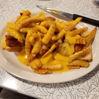 Highland Diner - Chicken Horseshoe! So good! - Diners Near Me - Highland, Illinois