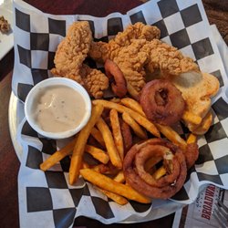 Broadway Bar & Grill - Chicken tenders