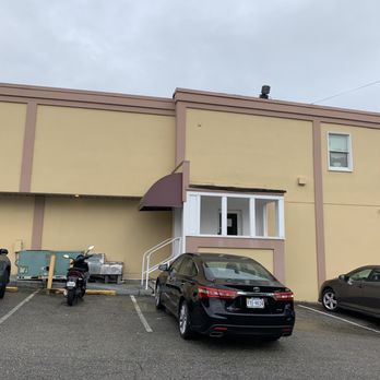 Monarch - Separate entrance for pick up orders and delivery service pickup (I saw Grubhub & DoorDash signs) - Ethiopian Near Me - Annandale, Virginia