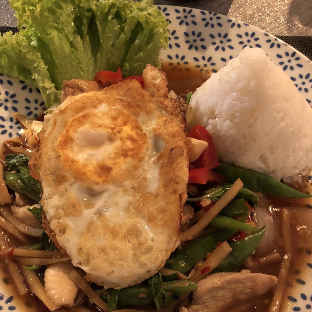 Ma Kin Nee - Hähnchen mit Knoblauch und Reis - Thai Near Me - Ratingen, NW Ma Kin Nee - Hähnchen mit Knoblauch und Reis - Thai Near Me - Ratingen, NW