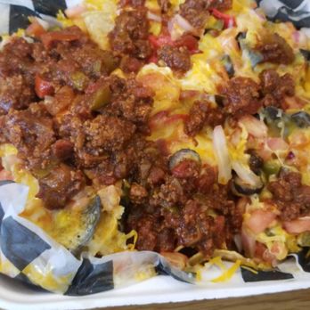 Main Streets Café - Pub nachos with chili - American Near Me - Concord, Massachusetts