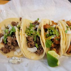 La Guadalupana - 2 asada 2 al pastor tacos