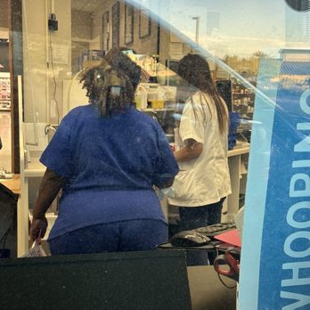 Walgreens - Pharmacists ignore the window customers. - Cosmetics & Beauty Supply Near Me - Castle Pines, Colorado Walgreens - Pharmacists ignore the window customers. - Cosmetics & Beauty Supply Near Me - Castle Pines, Colorado