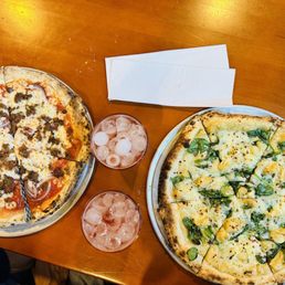 Spinach and Garlic Pizza