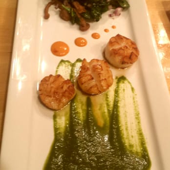 Blue Agave Mexican Restaurant & Bar - Seared scallop
w/ spinach and crispy mushrooms - Mexican Near Me - Brooklyn, New York Blue Agave Mexican Restaurant & Bar - Seared scallop
w/ spinach and crispy mushrooms - Mexican Near Me - Brooklyn, New York