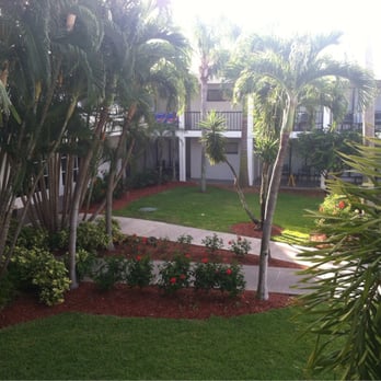 The Beachcomber - Courtyard view - Hotels Near Me - St. Pete Beach, Florida