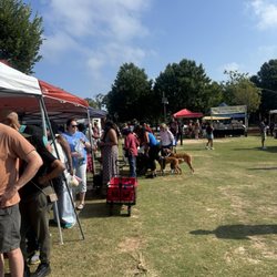 Snellville Farmers Market - Pet friendly market.