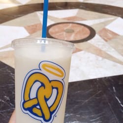 Auntie Anne's - Piña colada