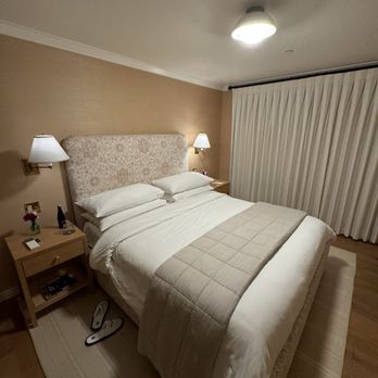 Villa Mara - Room/bed - Hotels Near Me - Carmel-by-the-Sea, California Villa Mara - Room/bed - Hotels Near Me - Carmel-by-the-Sea, California
