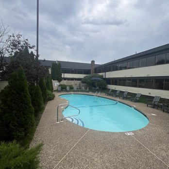 Clarion Inn - Pool - Hotels Near Me - Nashua, New Hampshire