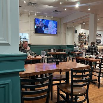 Green's Grill & Sushi Bar - Seating Area - Sushi Bars Near Me - Blacksburg, Virginia