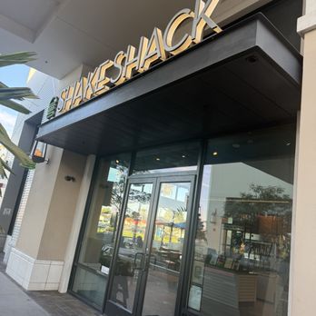 Shake Shack Long Beach - Entry - Burgers Near Me - Long Beach, California Shake Shack Long Beach - Entry - Burgers Near Me - Long Beach, California