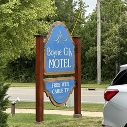 Boyne City Motel - The welcome sign