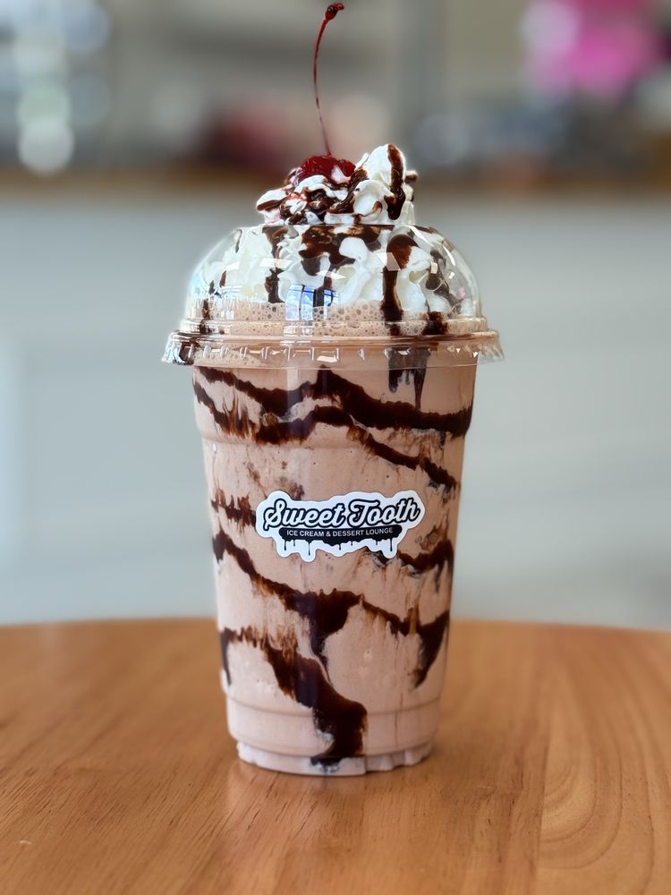 Sweet Tooth Ice Cream & Dessert Lounge Logo