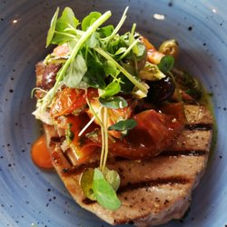 The Star Inn the Harbour - What looks quite nice on top of the grilled tuna is a mixture of taste killing salty ingredients