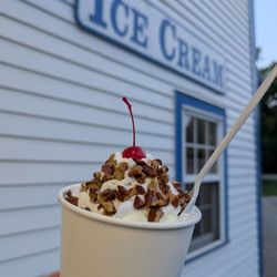 Door County Ice Cream Factory & Sandwich Shoppe - Delicious Turtle Sundae