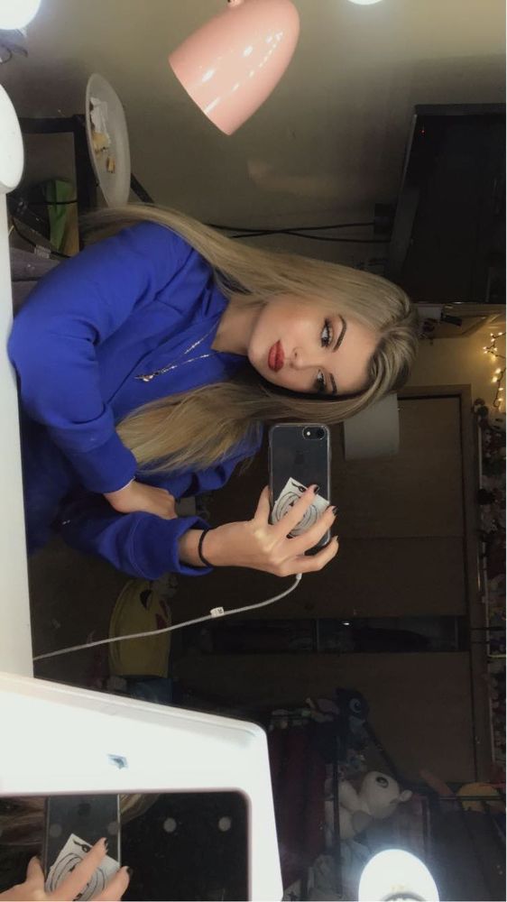 Roots & Cuttery Glamour Salon Logo