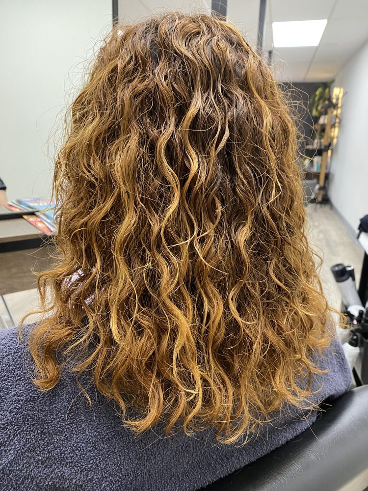 Yuki Hair Logo
