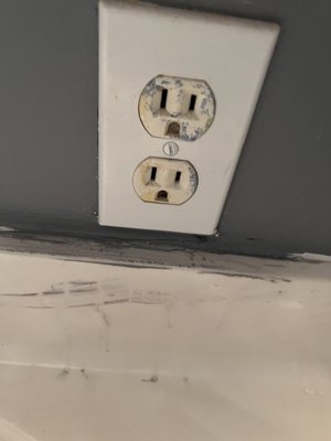 Reynolds Painting & Home Improvement Logo