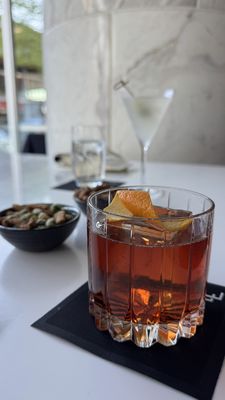 THE LOBBY LOUNGE & RAWBAR by null