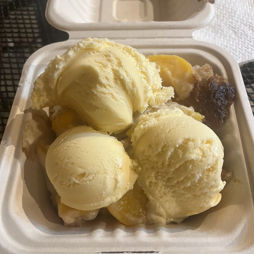 Circle M  BBQ - Peach cobbler w/ vanilla ice cream - Barbeque Near Me - Senoia, Georgia