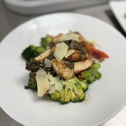 Busy Bistro - The Chicken Pesto Platter
