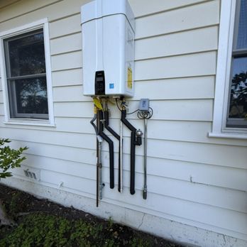 Universal Plumbing - Installing tankless water heater - Plumbing Near Me Universal Plumbing - Installing tankless water heater - Plumbing Near Me