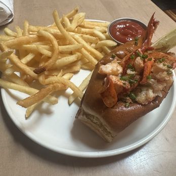 The Albany Ale & Oyster - Lobster Roll - American Near Me - Albany, New York The Albany Ale & Oyster - Lobster Roll - American Near Me - Albany, New York