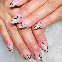 World Nails & Spa