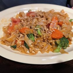 Sonora Thai Cuisine - Chicken Drunkin noodles
