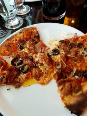 La Pizzaiolle (Ville Mont-Royal) by null