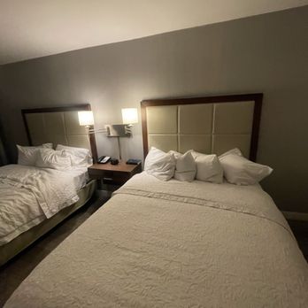 Hampton Inn & Suites Ann Arbor West - Second bedroom - Hotels Near Me - Ann Arbor, Michigan