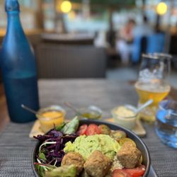 Il Peppuccio - Vegan falafel bowl entre.