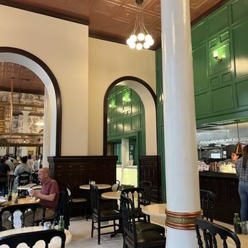 1886 Cafe & Bakery - Interior dining - American Near Me - Austin, Texas