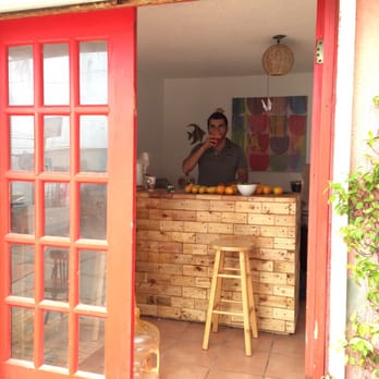 Jugajos Juice Bar - Owner Gama making juices and chatting with customers. - Juice Bars & Smoothies Near Me - Tijuana, BCN Jugajos Juice Bar - Owner Gama making juices and chatting with customers. - Juice Bars & Smoothies Near Me - Tijuana, BCN